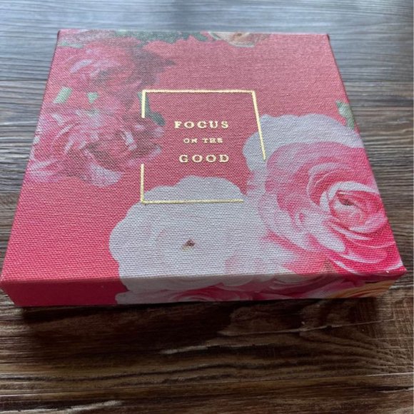 Focus on the Good Pink Canvas Sign - Picture 2 of 3